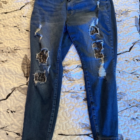 Women’s Judy Blue Jeans , ripped , distressed - Picture 1 of 5